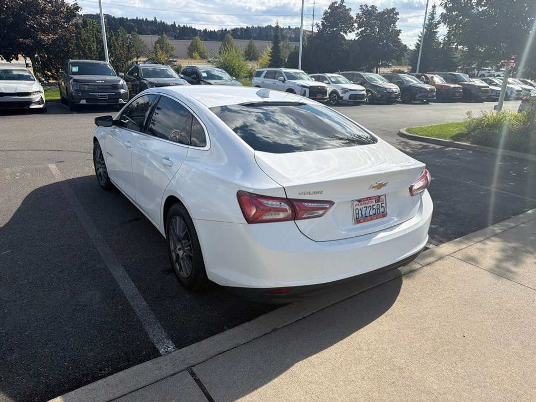 2019 Chevrolet Malibu LT - Image 3