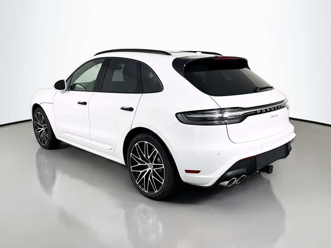 2026 Porsche Macan - Image 3
