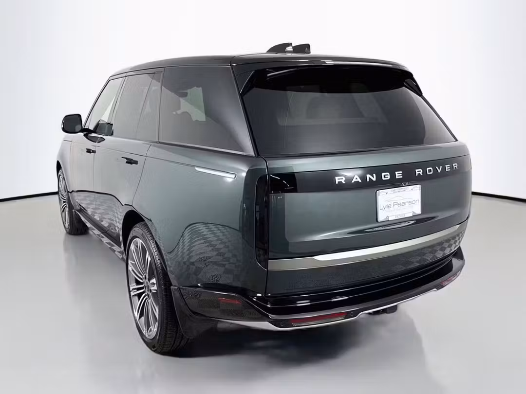 2026 Land Rover Range Rover SE - Image 3