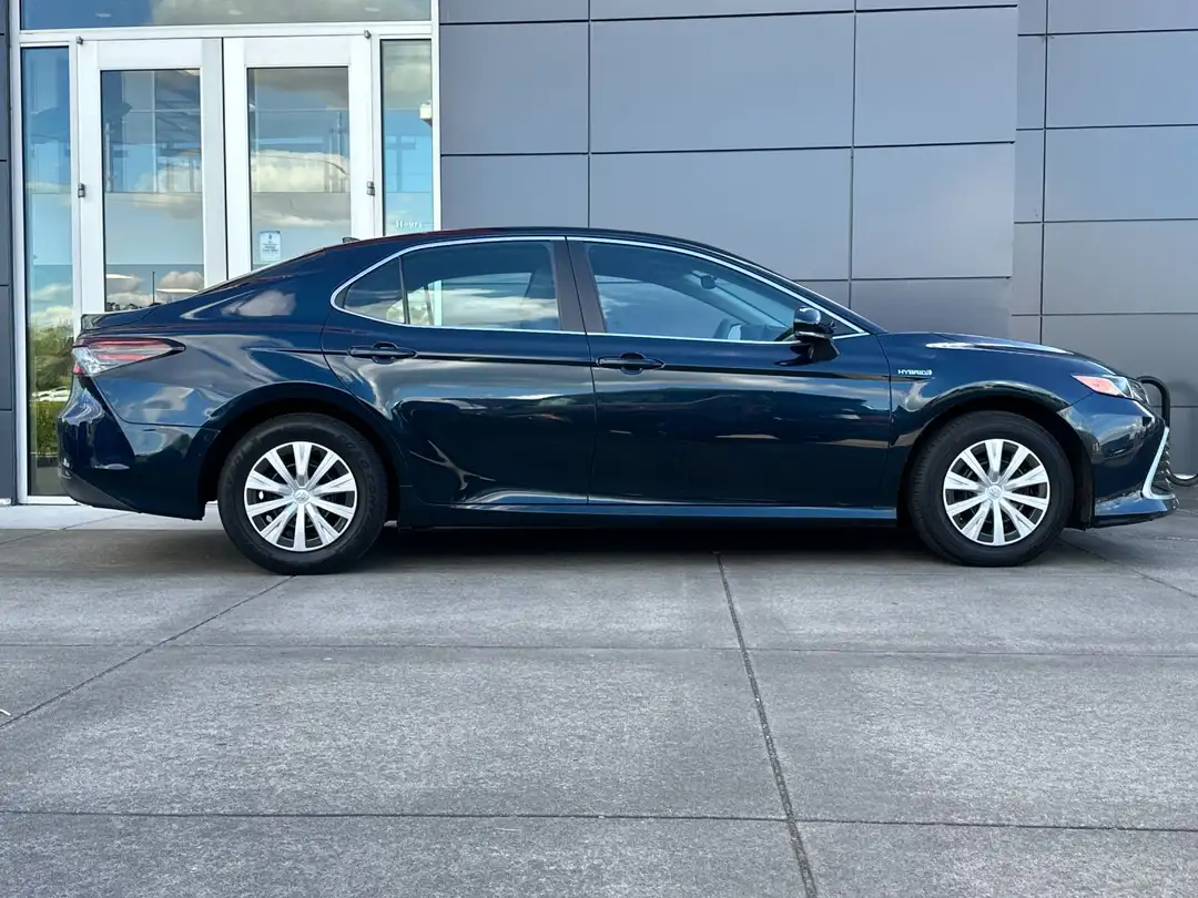 2021 Toyota Camry Hybrid LE - Image 3