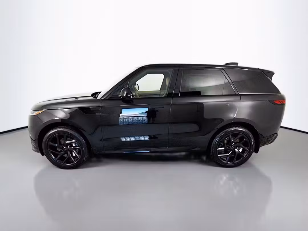 2026 Land Rover Range Rover Sport Dynamic SE - Image 2