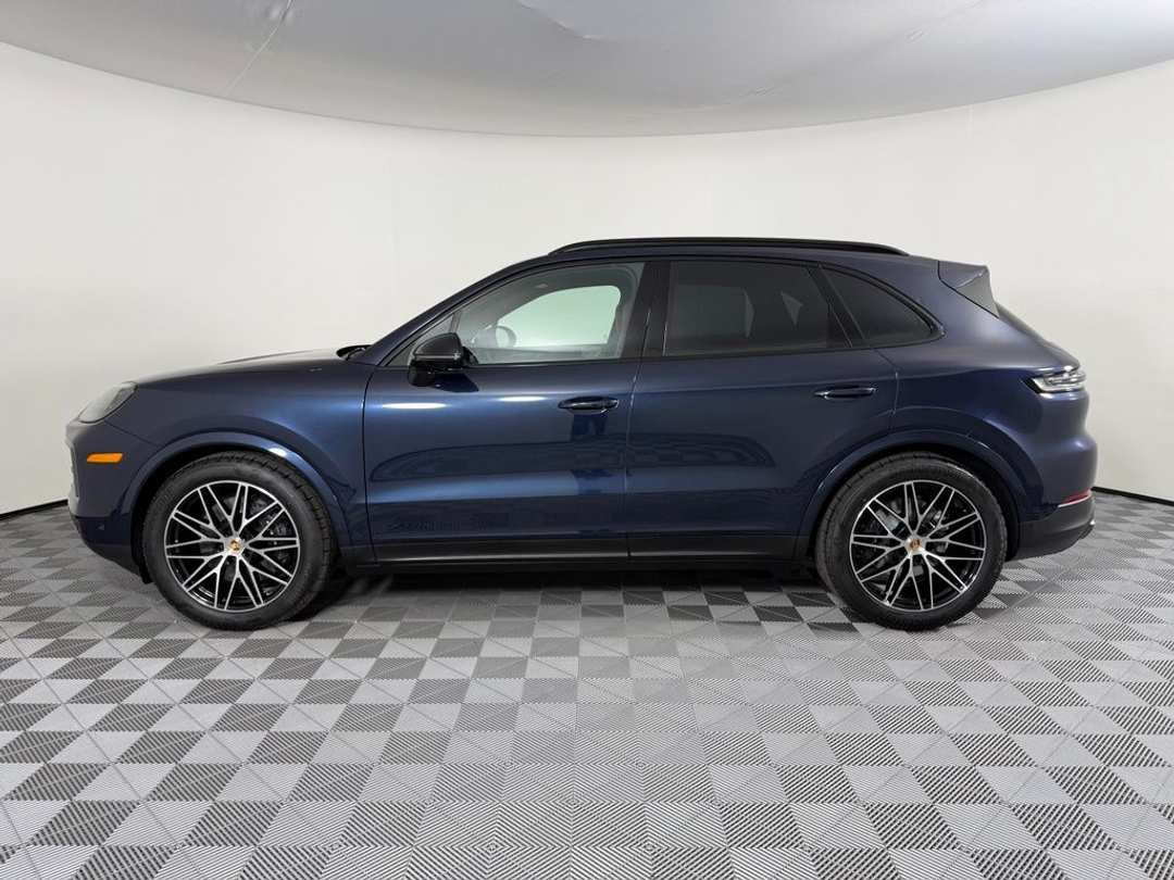 2026 Porsche Cayenne - Image 2