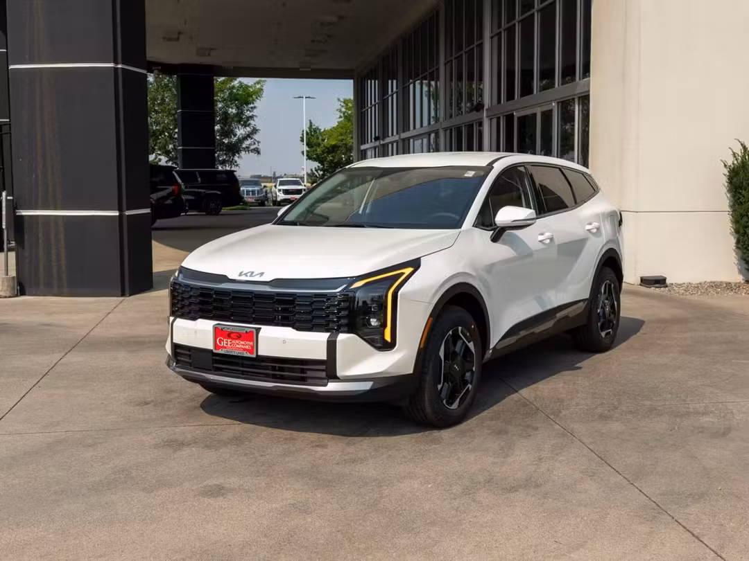 2027 Kia Sportage Hybrid S - Image 3