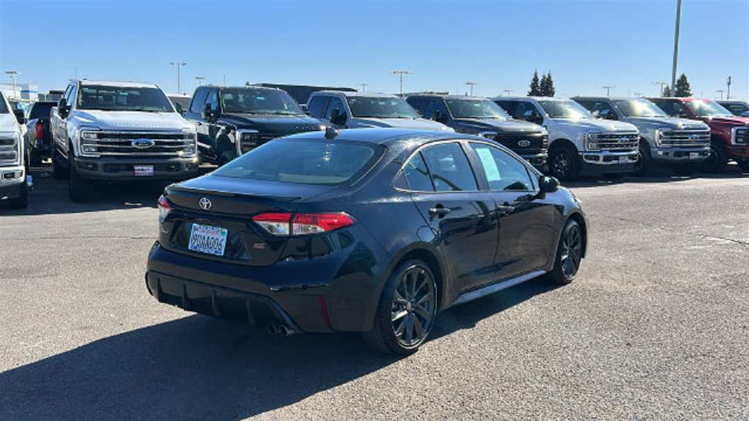 2025 Toyota Corolla SE - Image 3
