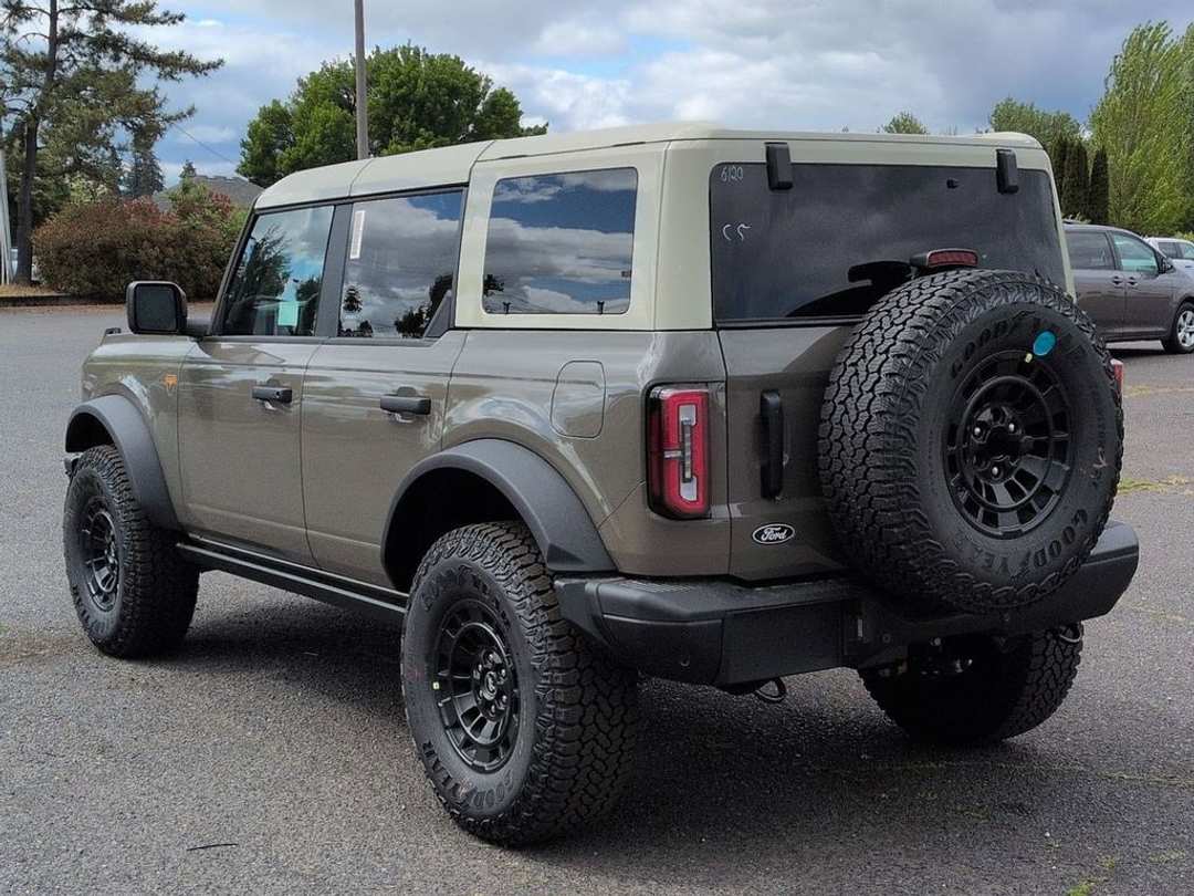 2026 Ford Bronco Badlands - Image 3