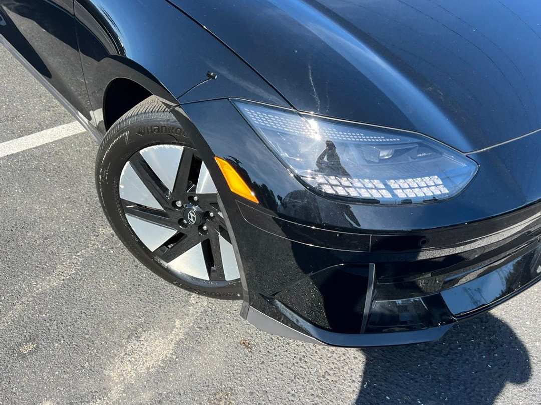 2024 Hyundai Ioniq 6 SE - Image 2