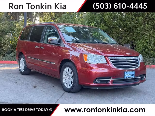 2012 Chrysler Town & Country TouringL