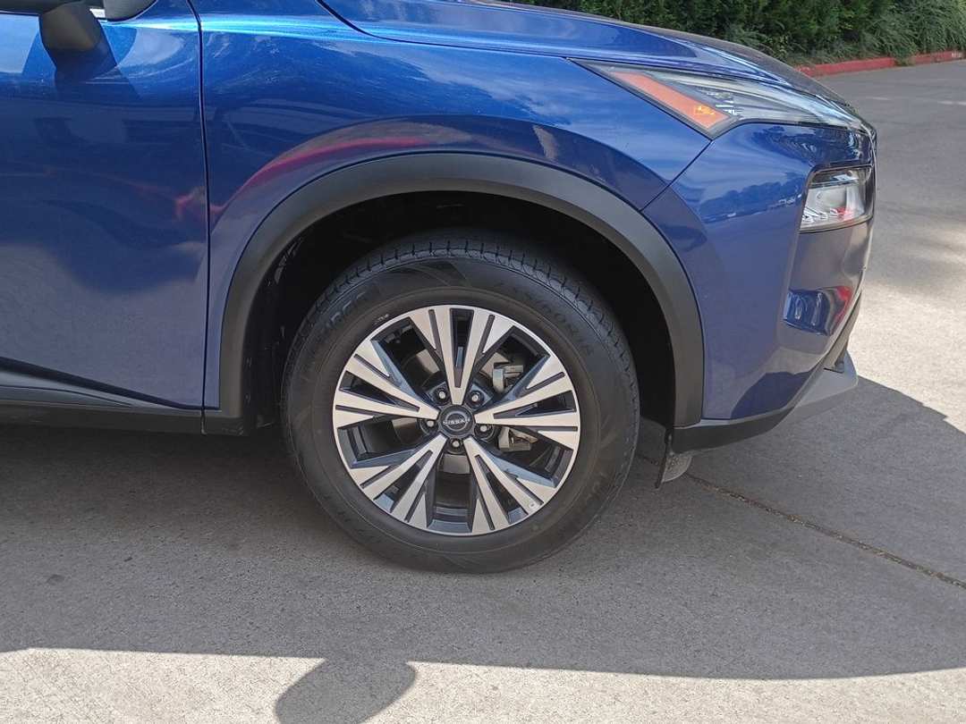 2023 Nissan Rogue SV - Image 2