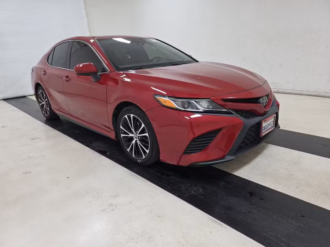 2019 Toyota Camry SE - Image 2