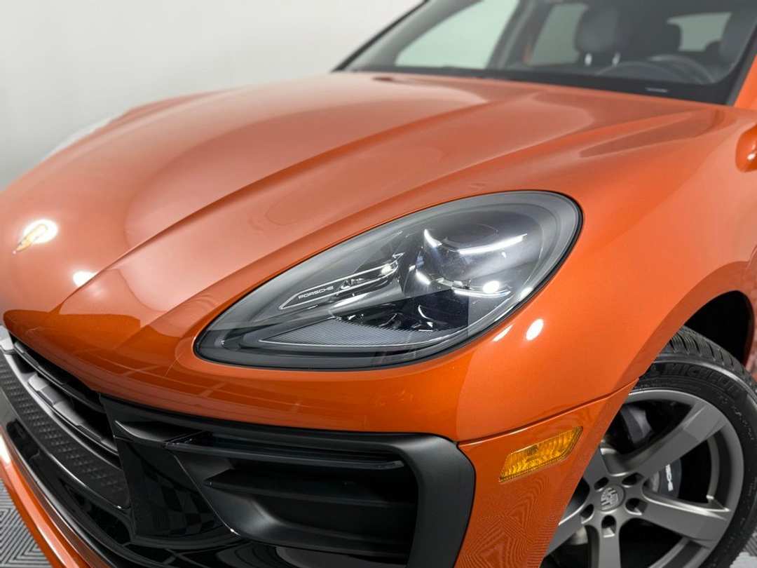 2025 Porsche Macan T - Photo 10