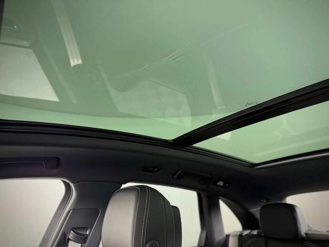 2026 Porsche Macan T - Photo 30