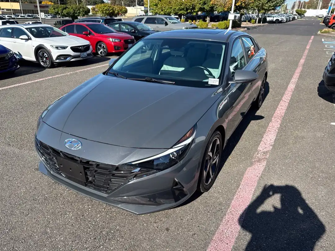 2023 Hyundai Elantra Hybrid Limited - Image 3