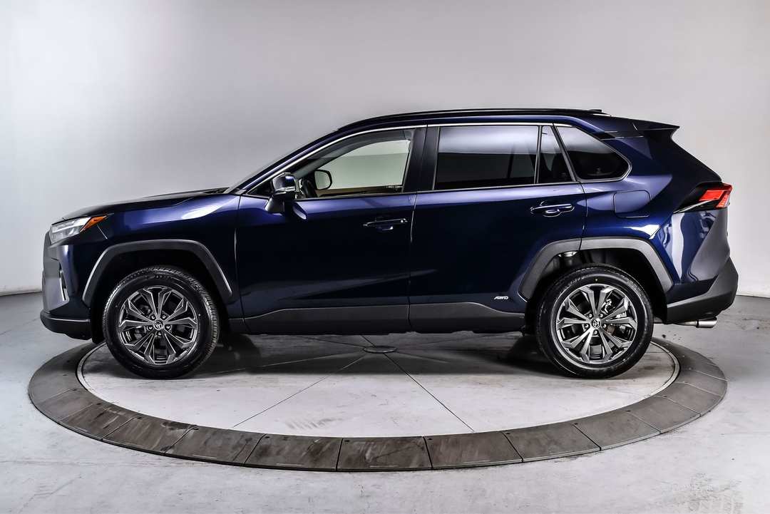 2025 Toyota Rav4 Hybrid XLE Premium - Image 3