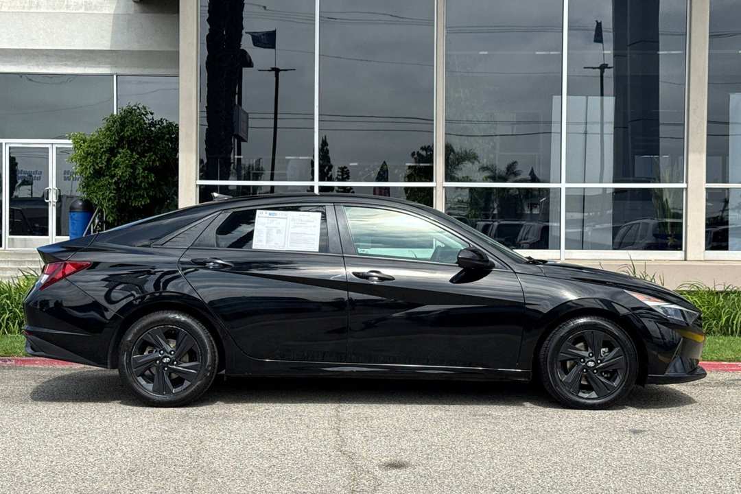 2021 Hyundai Elantra SEL - Image 3
