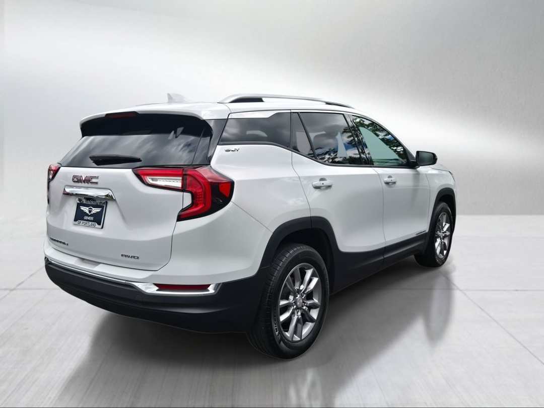 2024 GMC Terrain SLT - Image 3