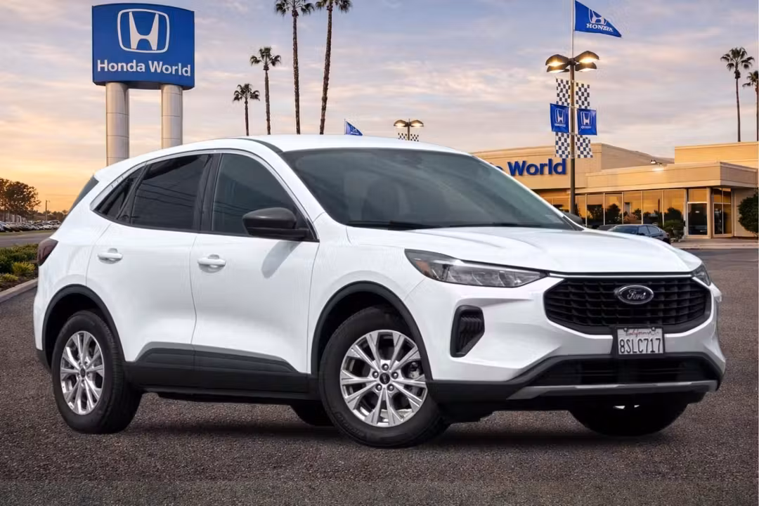 2023 Ford Escape Active - Image 2