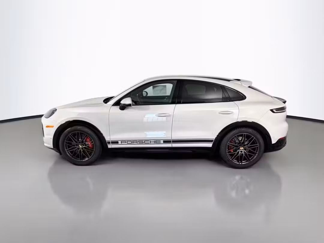 2026 Porsche Cayenne GTS - Image 2