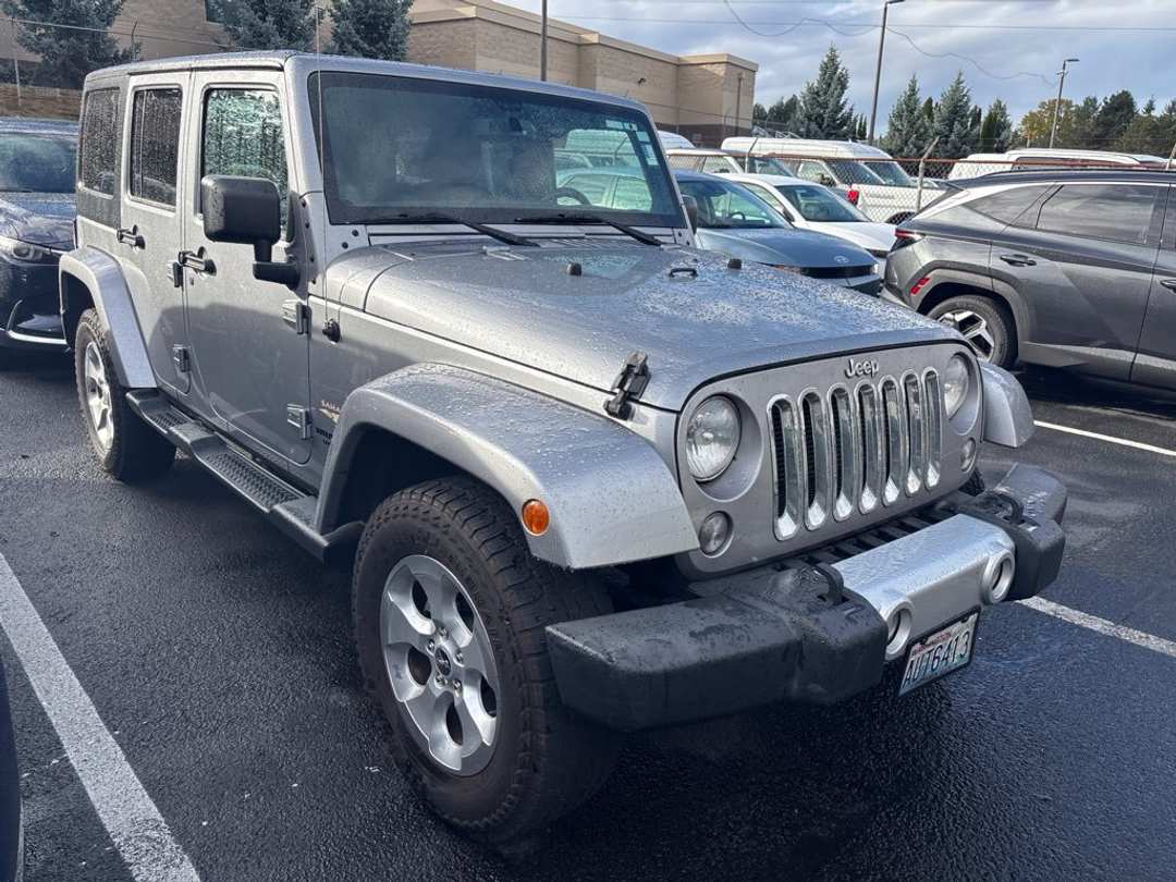 2014 Jeep Wrangler Unlimited Sahara - Image 2
