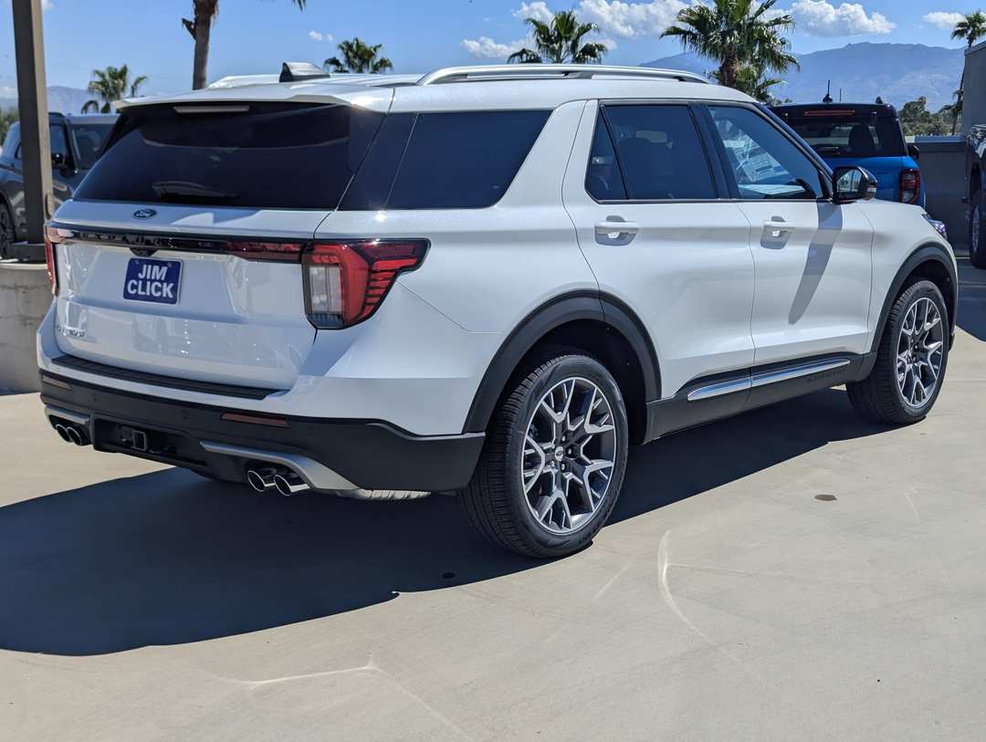 2027 Ford Explorer Platinum - Image 2