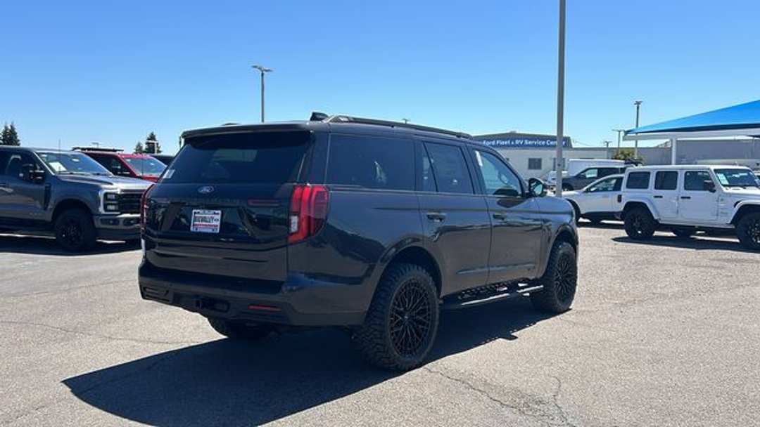 2026 Ford Expedition Tremor - Image 3