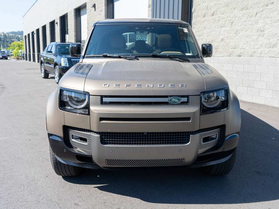 2025 Land Rover Defender 110 XDynamic SE - Image 2