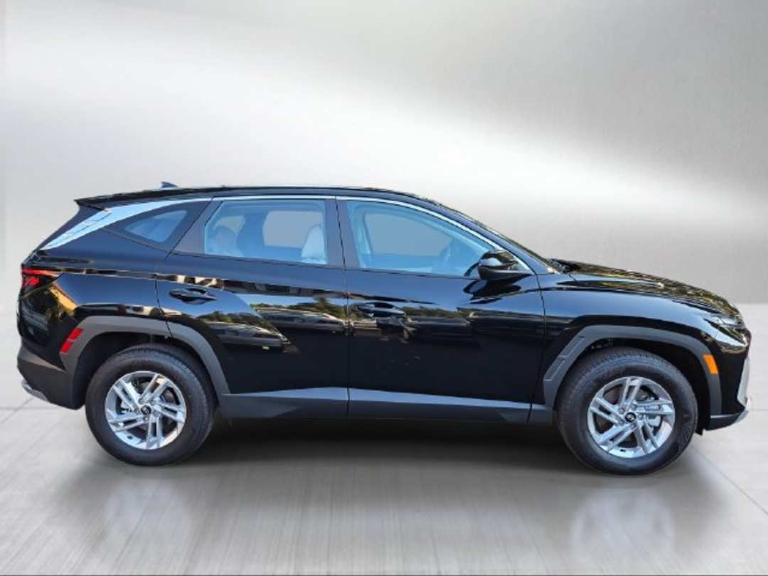 2026 Hyundai Tucson SE - Image 2