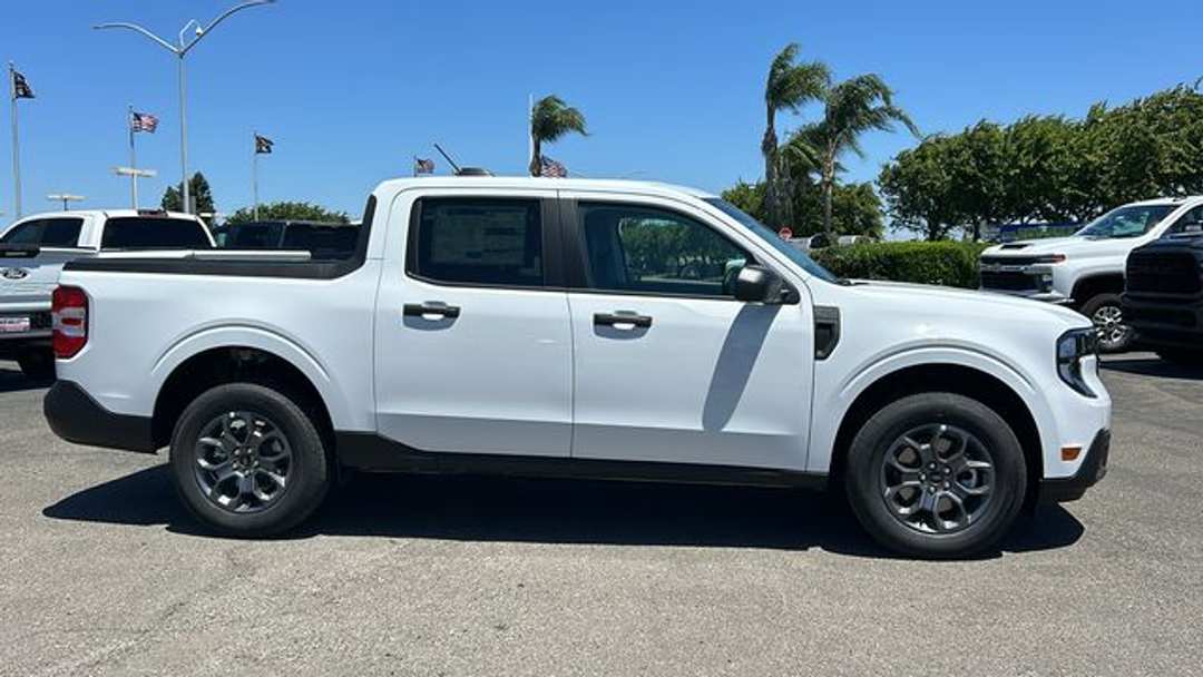 2026 Ford Maverick XLT - Image 2