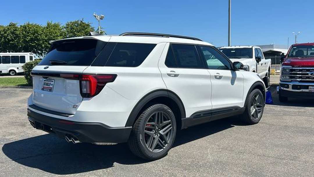 2026 Ford Explorer ST - Image 3