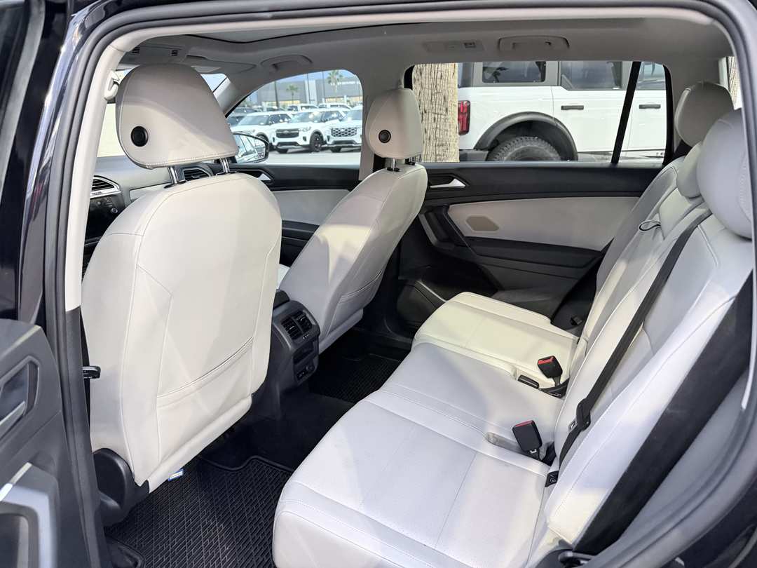 2019 Volkswagen Tiguan SE - Image 3