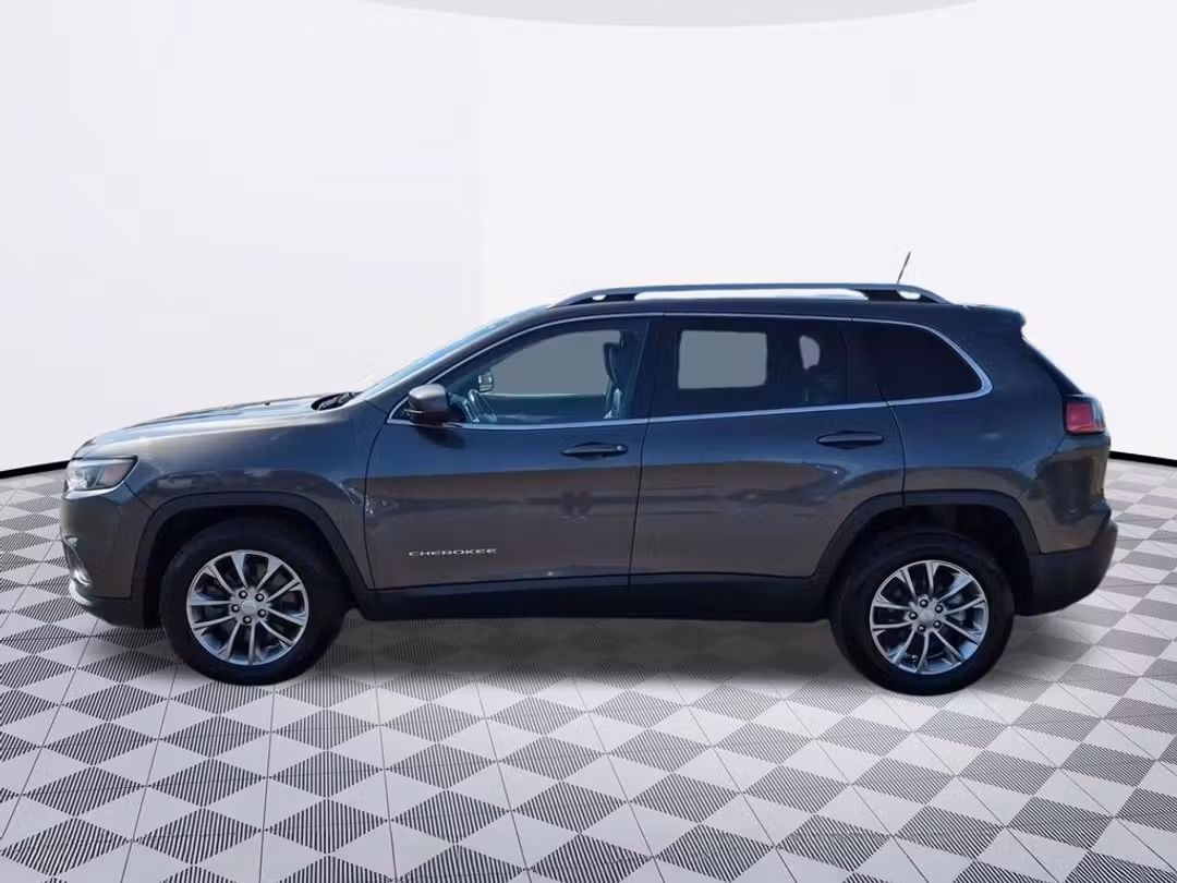 2019 Jeep Cherokee Latitude Plus - Image 3