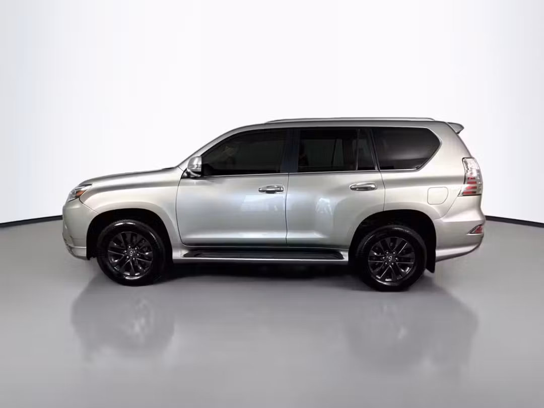 2022 Lexus GX 460 - Image 2