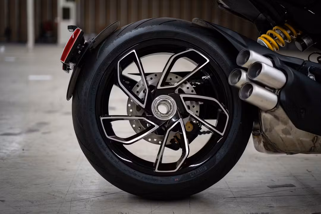 2024 Ducati Diavel V4 - Image 2