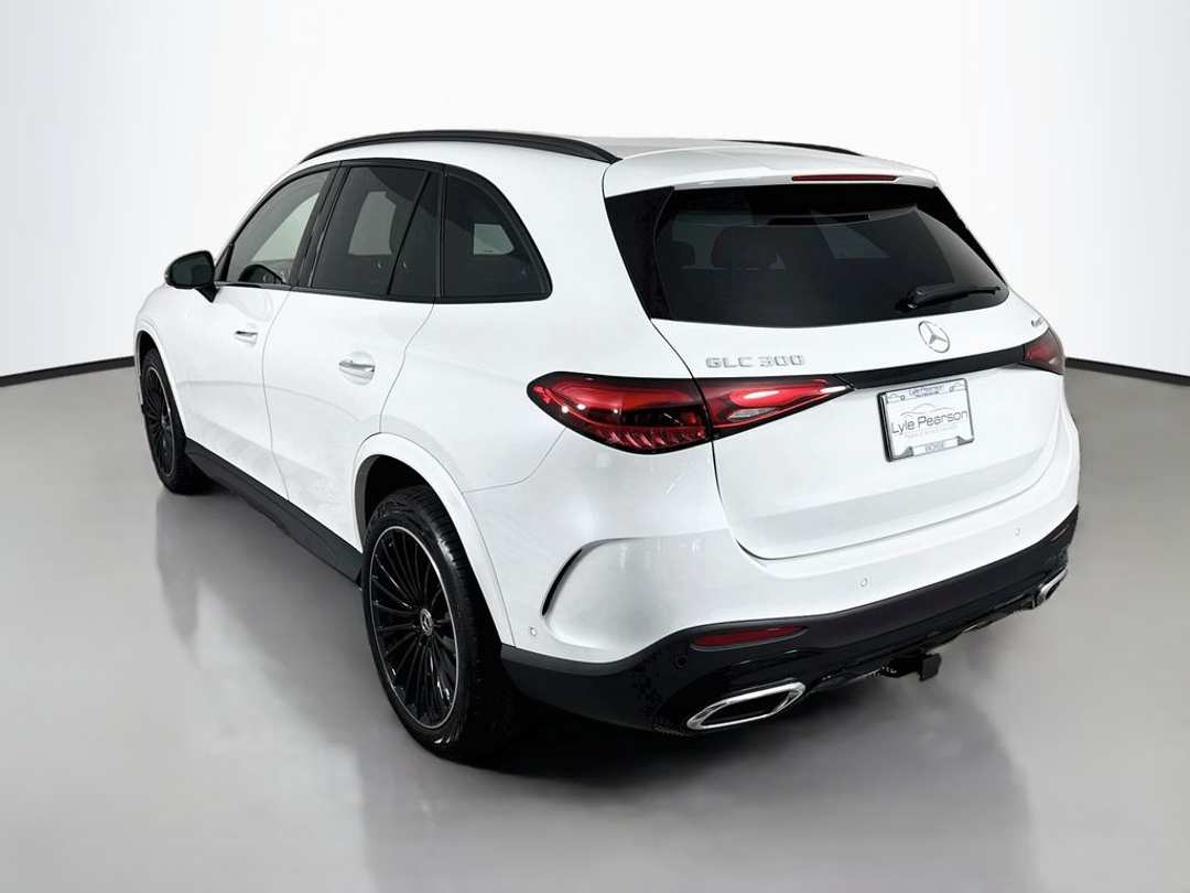 2026 Mercedes-Benz GLC 300 - Image 3