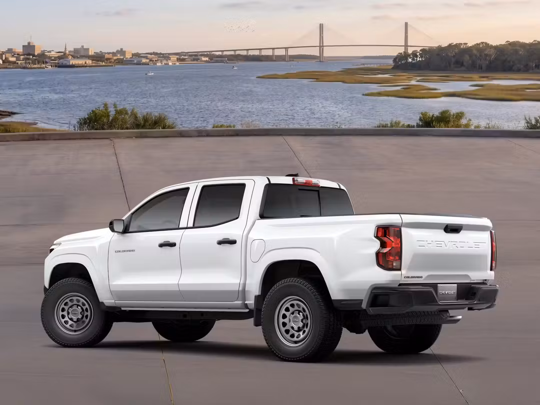 2026 Chevrolet Colorado Work - Image 2