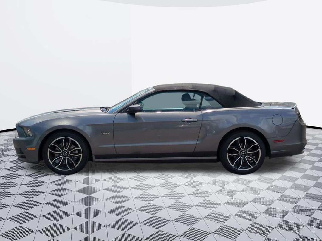 2014 Ford Mustang GT Premium - Image 3