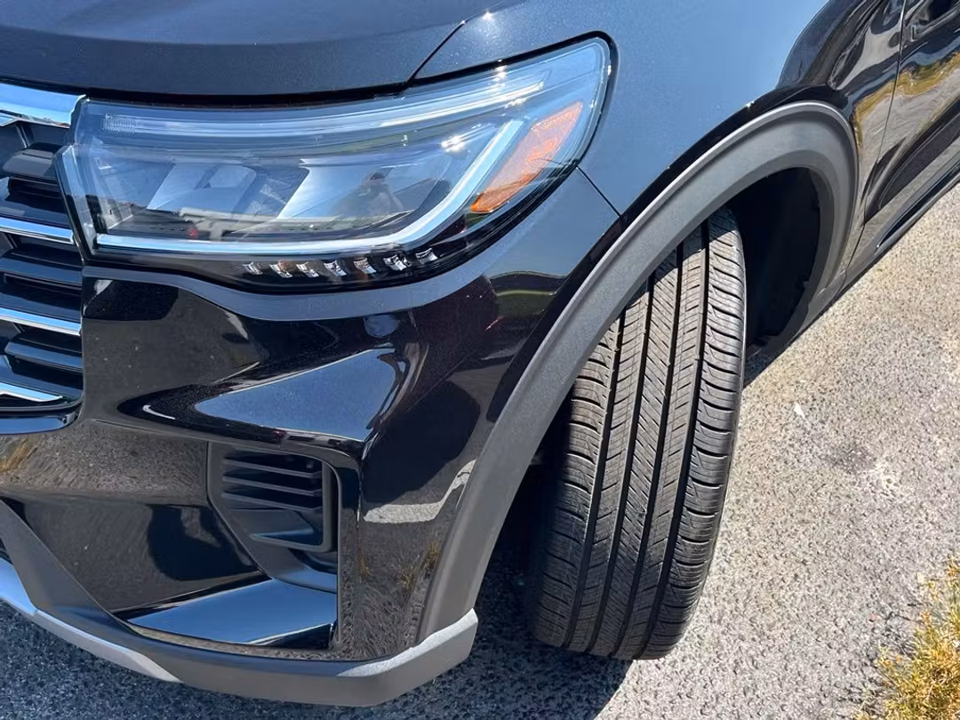 2026 Ford Explorer Active - Image 2