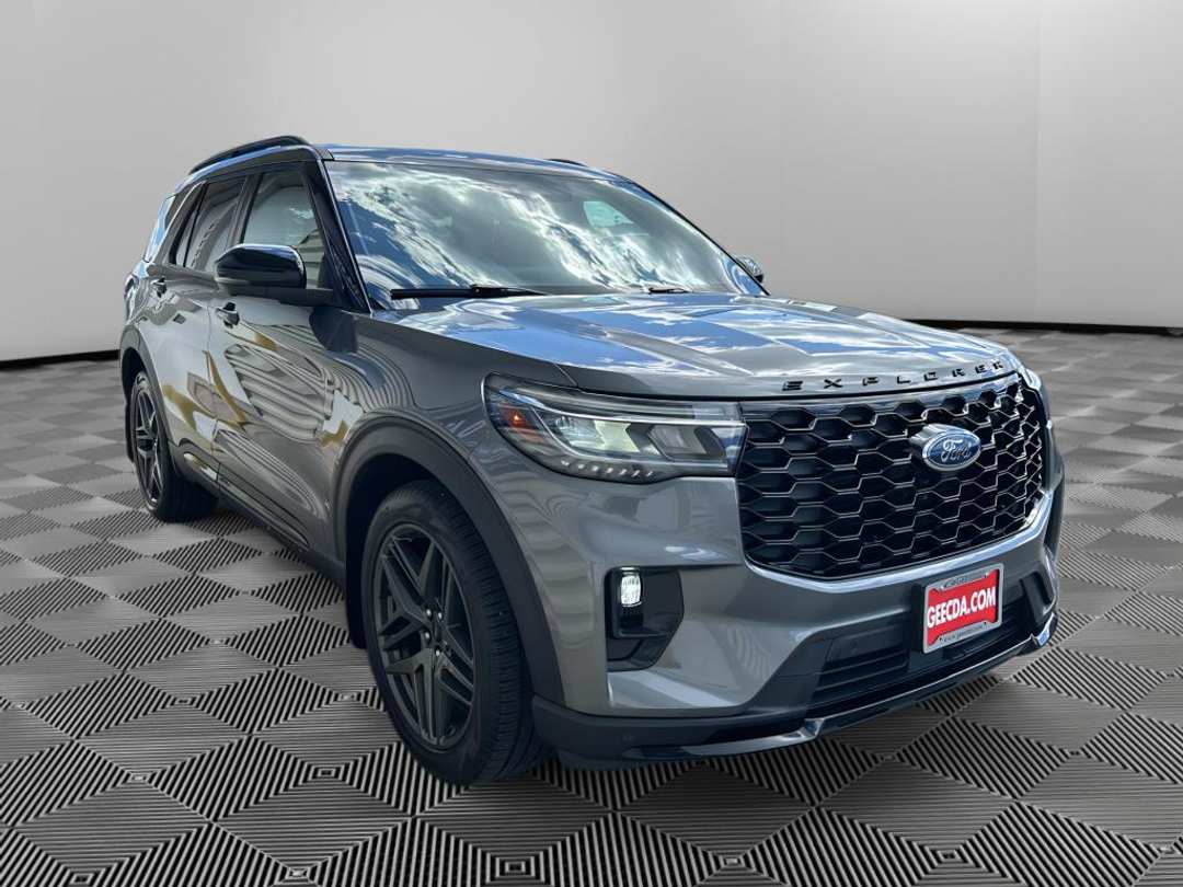2025 Ford Explorer ST - Image 3