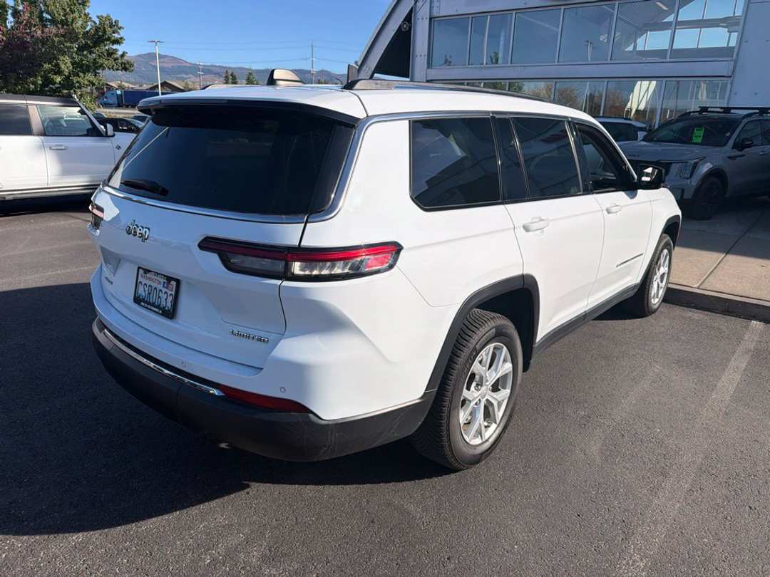 2023 Jeep Grand Cherokee L Limited - Image 3