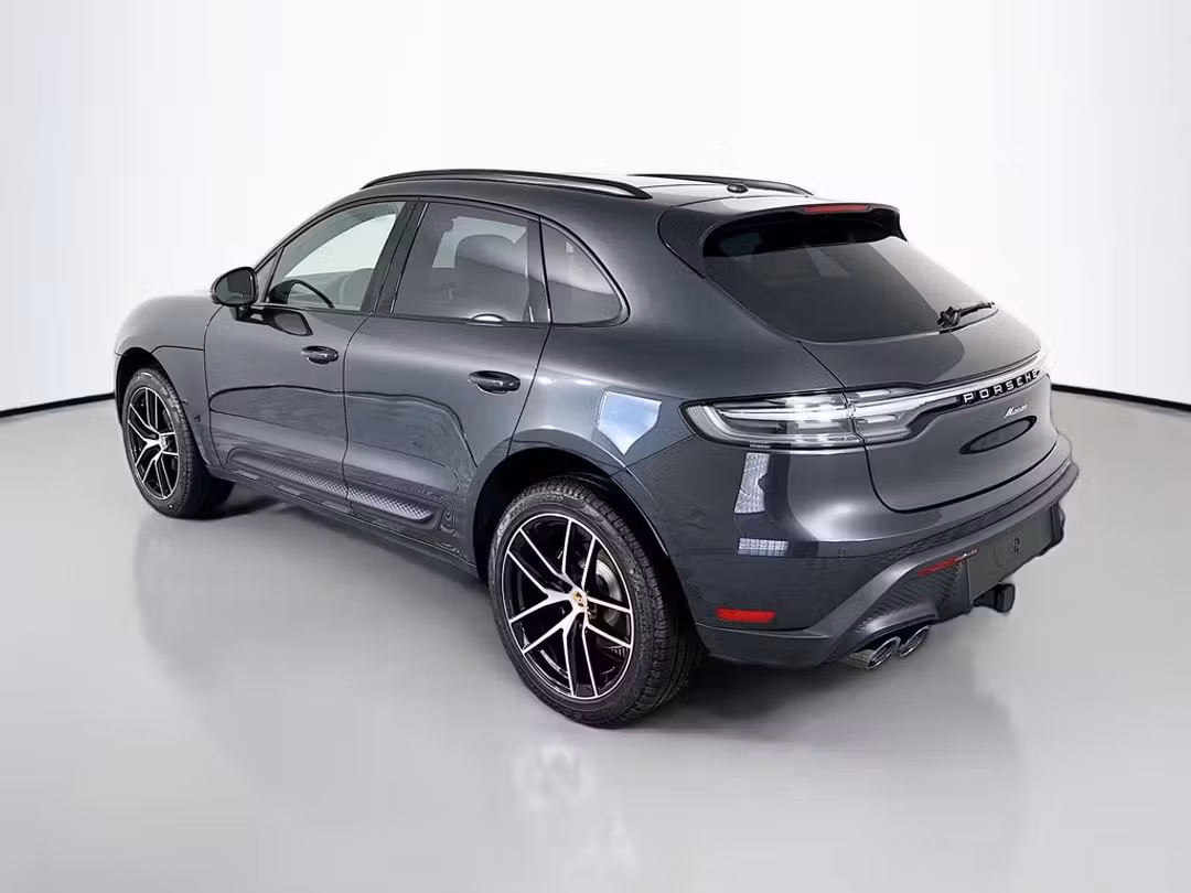 2026 Porsche Macan - Image 3