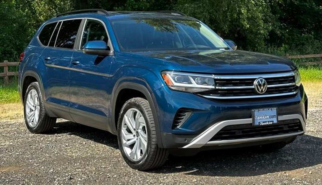 2021 Volkswagen Atlas 3.6L V6 SE w/Technology - Image 2