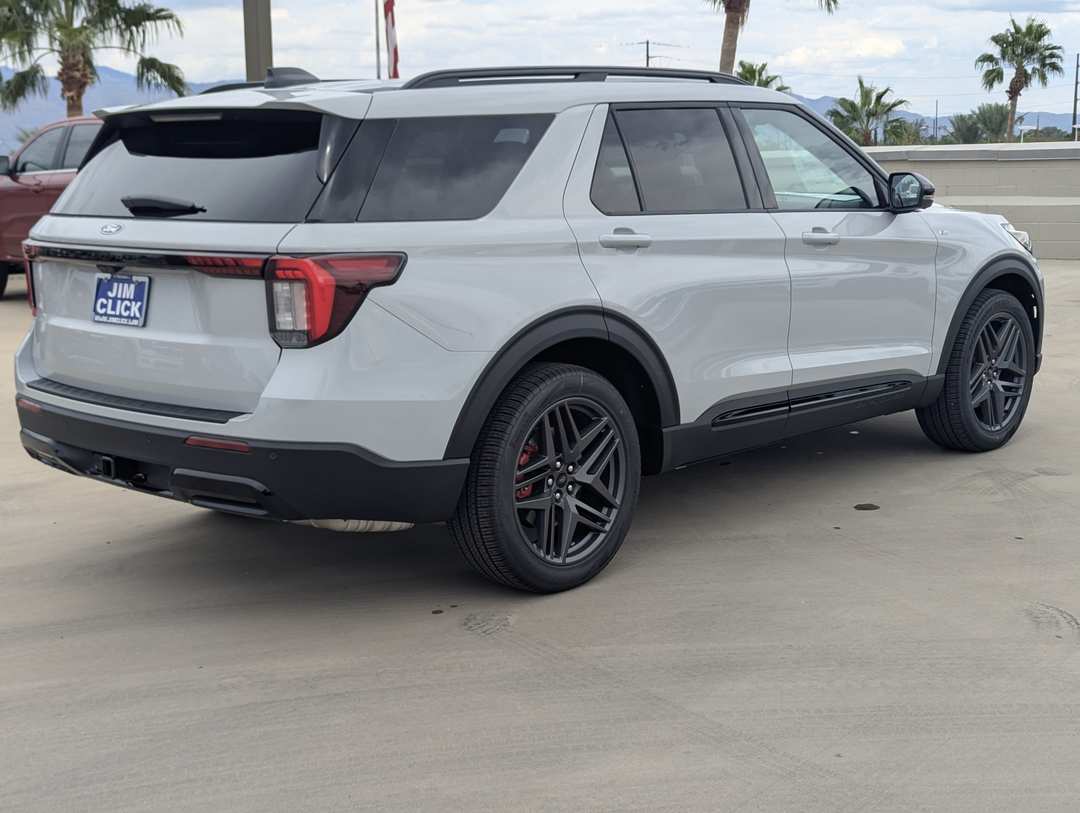 2027 Ford Explorer STLine - Image 2