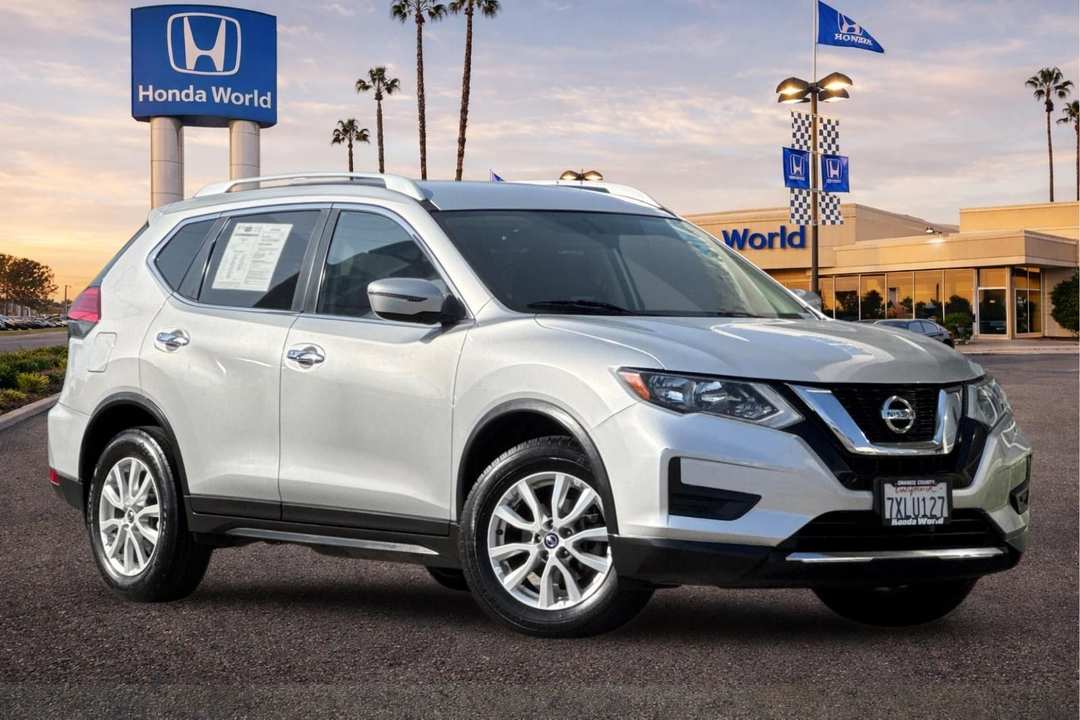 2017 Nissan Rogue SV - Image 2