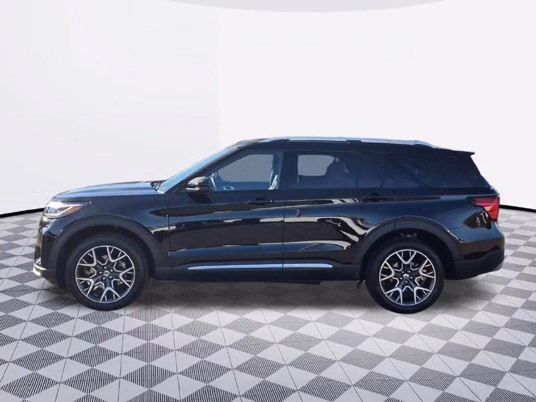 2027 Ford Explorer Platinum - Image 3