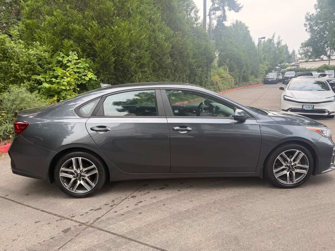 2019 Kia Forte S - Image 2