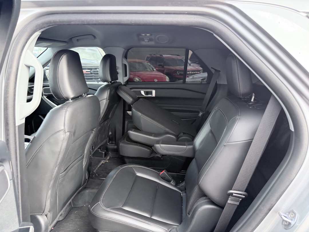 2023 Ford Explorer XLT - Image 3