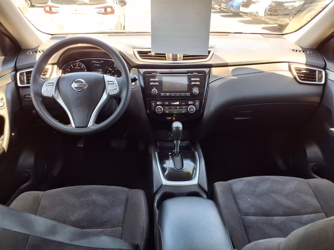 2015 Nissan Rogue SV - Image 2