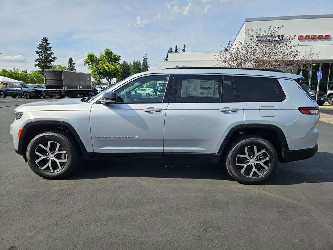 2025 Jeep Grand Cherokee L Limited - Image 3