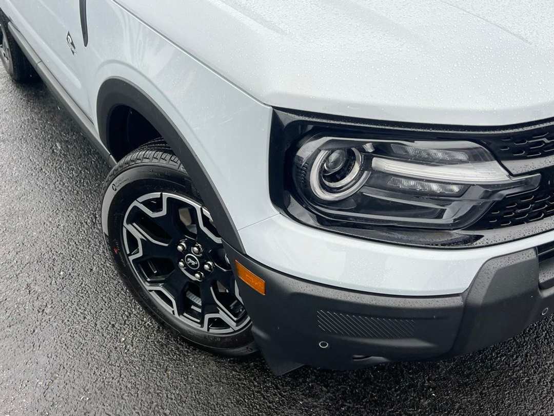 2026 Ford Bronco Sport Outer Banks - Image 2