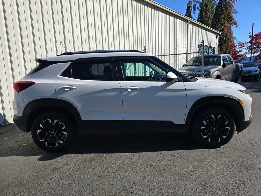 2022 Chevrolet Trailblazer LT - Image 3
