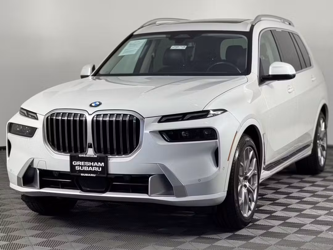 2023 BMW X7 xDrive40i - Image 3